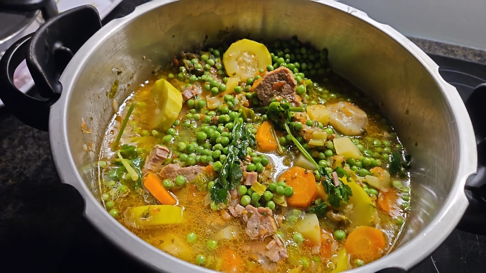 Ragout agneau-petits pois